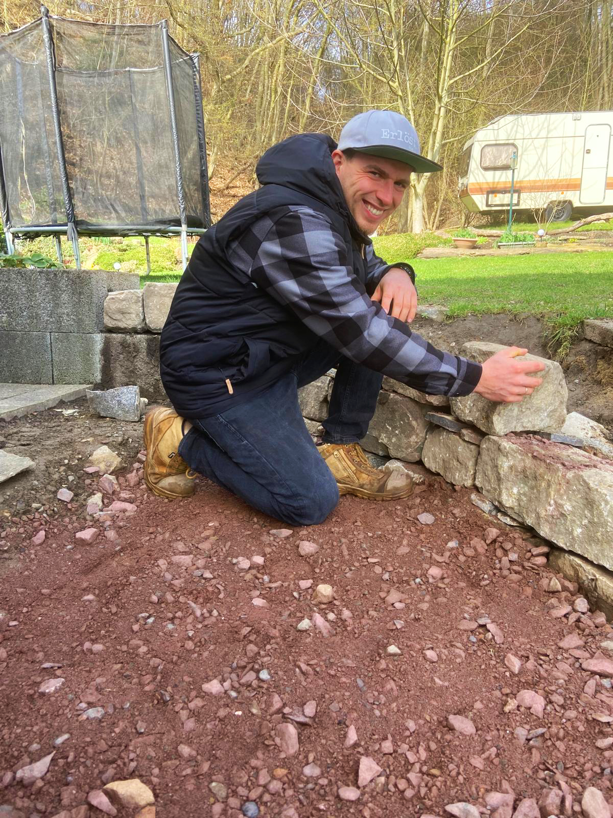 Samuel Jäger mit Naturstein