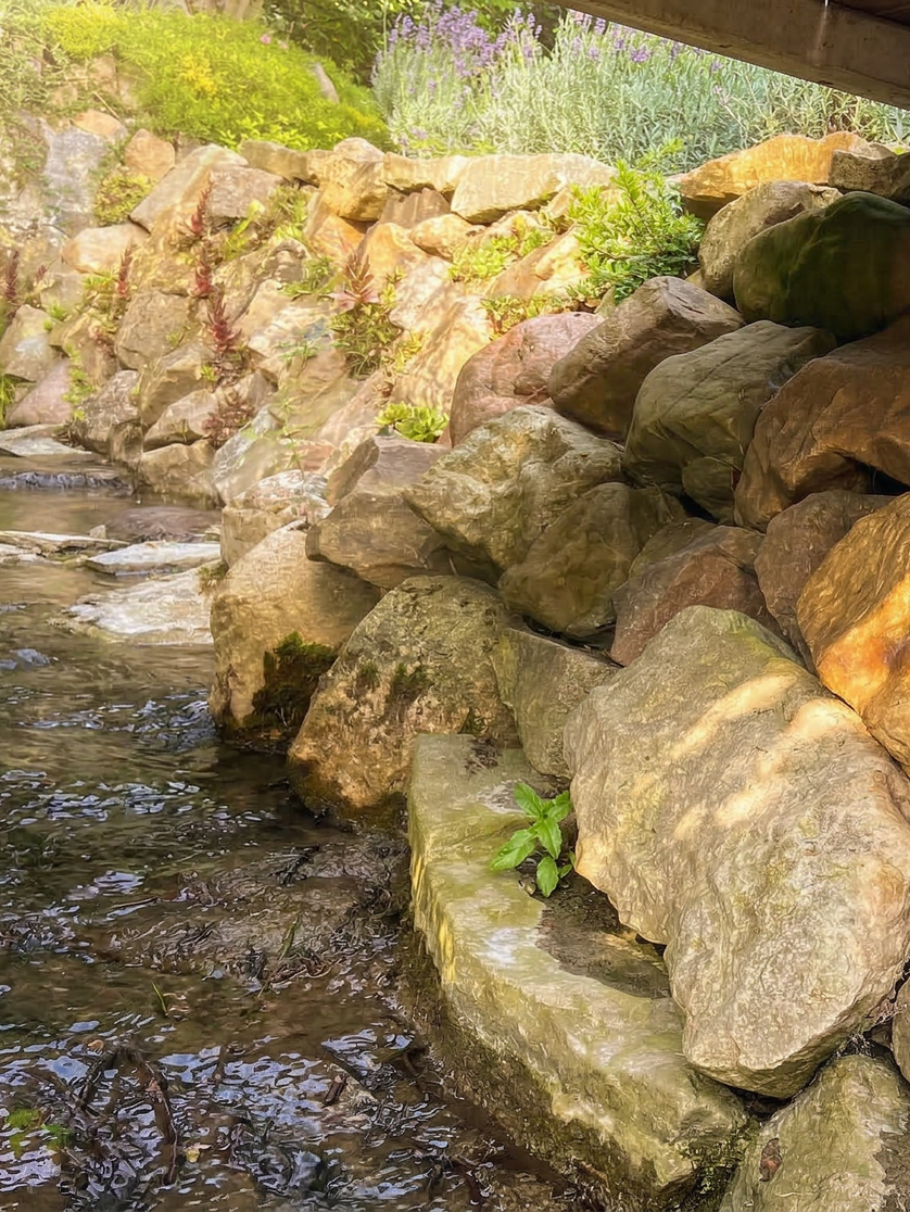 Bachgestaltung mit Naturstein Projekt Übersicht